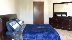 3 dormitorios, tabla de planchar con plancha, wifi gratis y ropa de cama