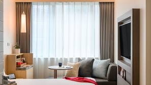 In-room safe, soundproofing, iron/ironing board, free WiFi