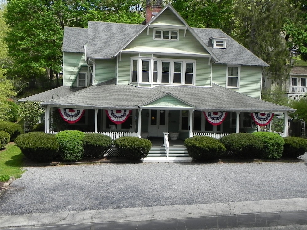 Vine Cottage Inn in Covington, United States