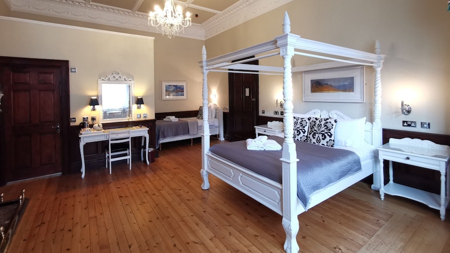 The Haymarket Lairg Hotel