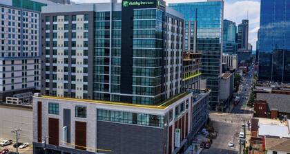 Holiday Inn & Suites Nashville Downtown - Broadway, an IHG Hotel