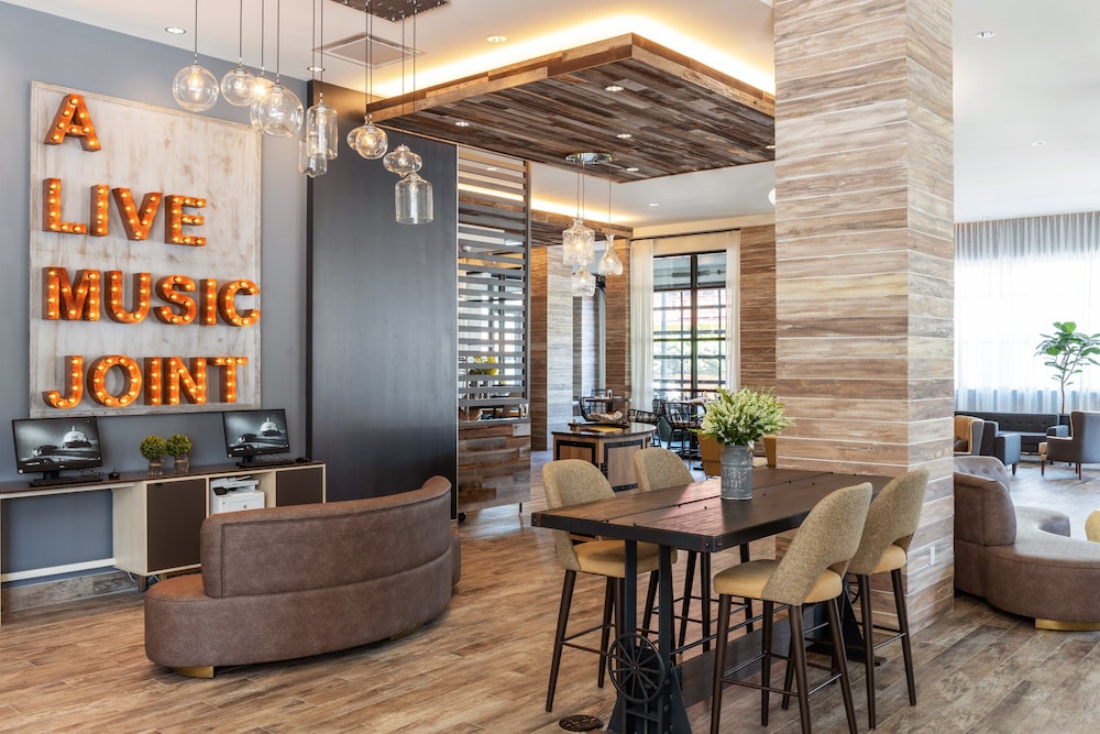 Holiday Inn & Suites Nashville Downtown Broadway, an IHG Hotel in