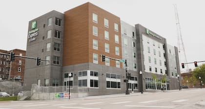 Holiday Inn Express And Suites Omaha Downtown - Airport, an IHG Hotel