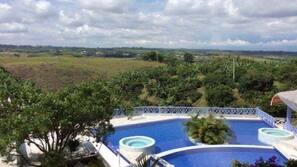 2 outdoor pools, pool loungers