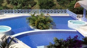 2 outdoor pools, pool loungers