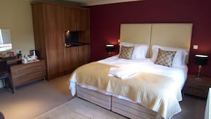 Desk, iron/ironing board, free WiFi, linens