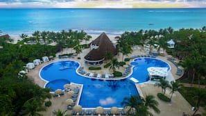 Outdoor pool, pool umbrellas, sun loungers