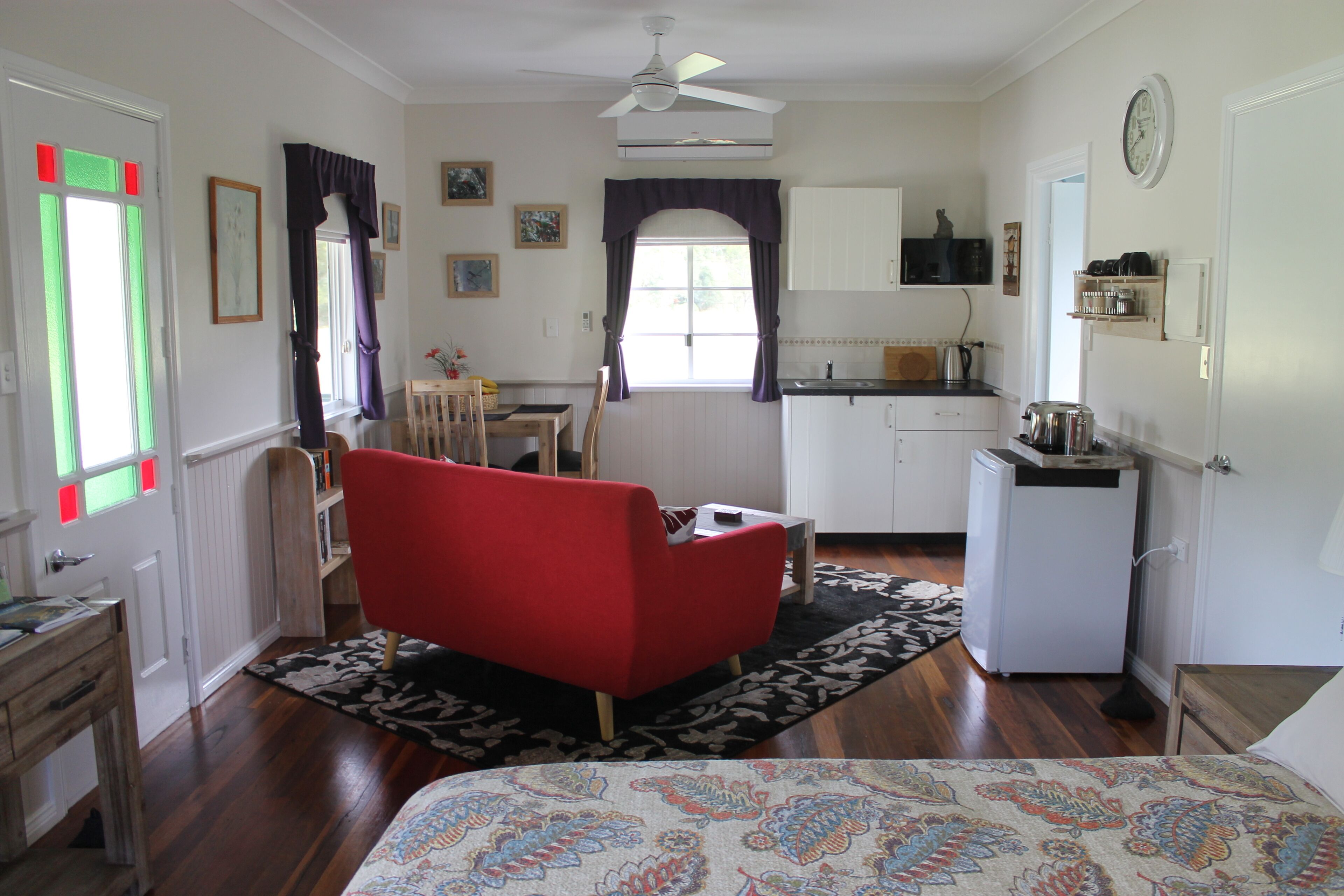 The Dollhouse Cottage - Tranquil Country Retreat