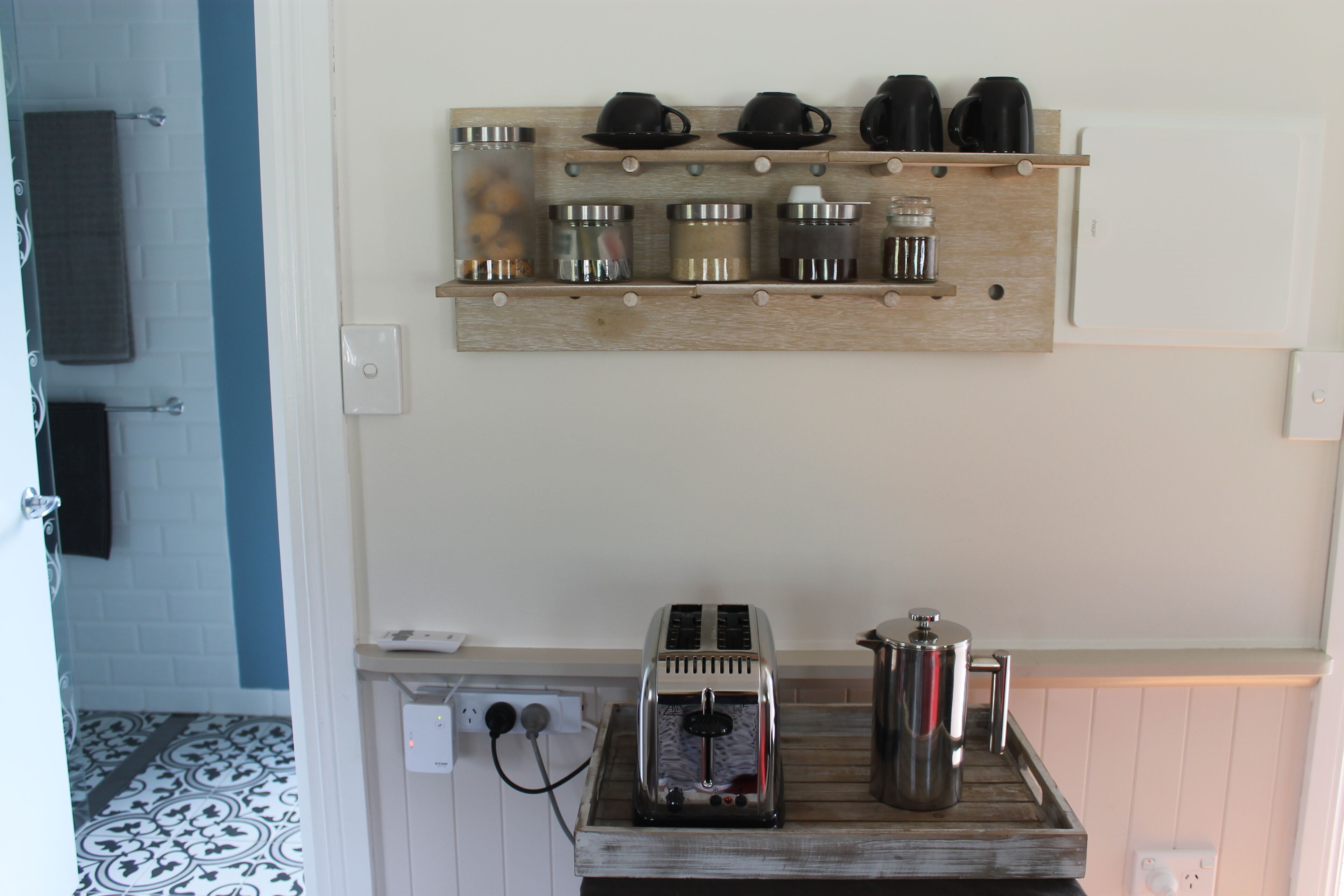 The Dollhouse Cottage - Tranquil Country Retreat