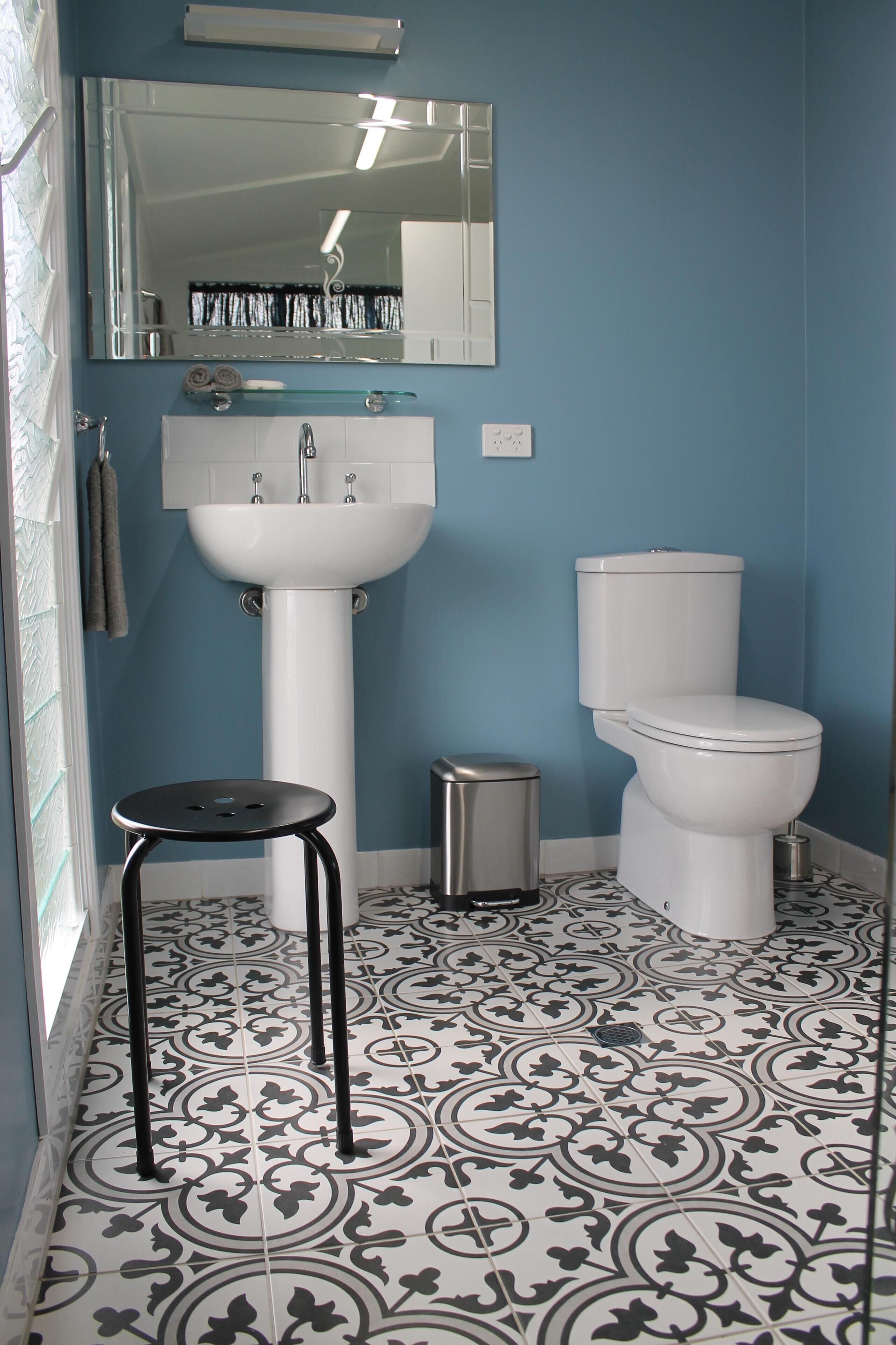 The Dollhouse Cottage - Tranquil Country Retreat