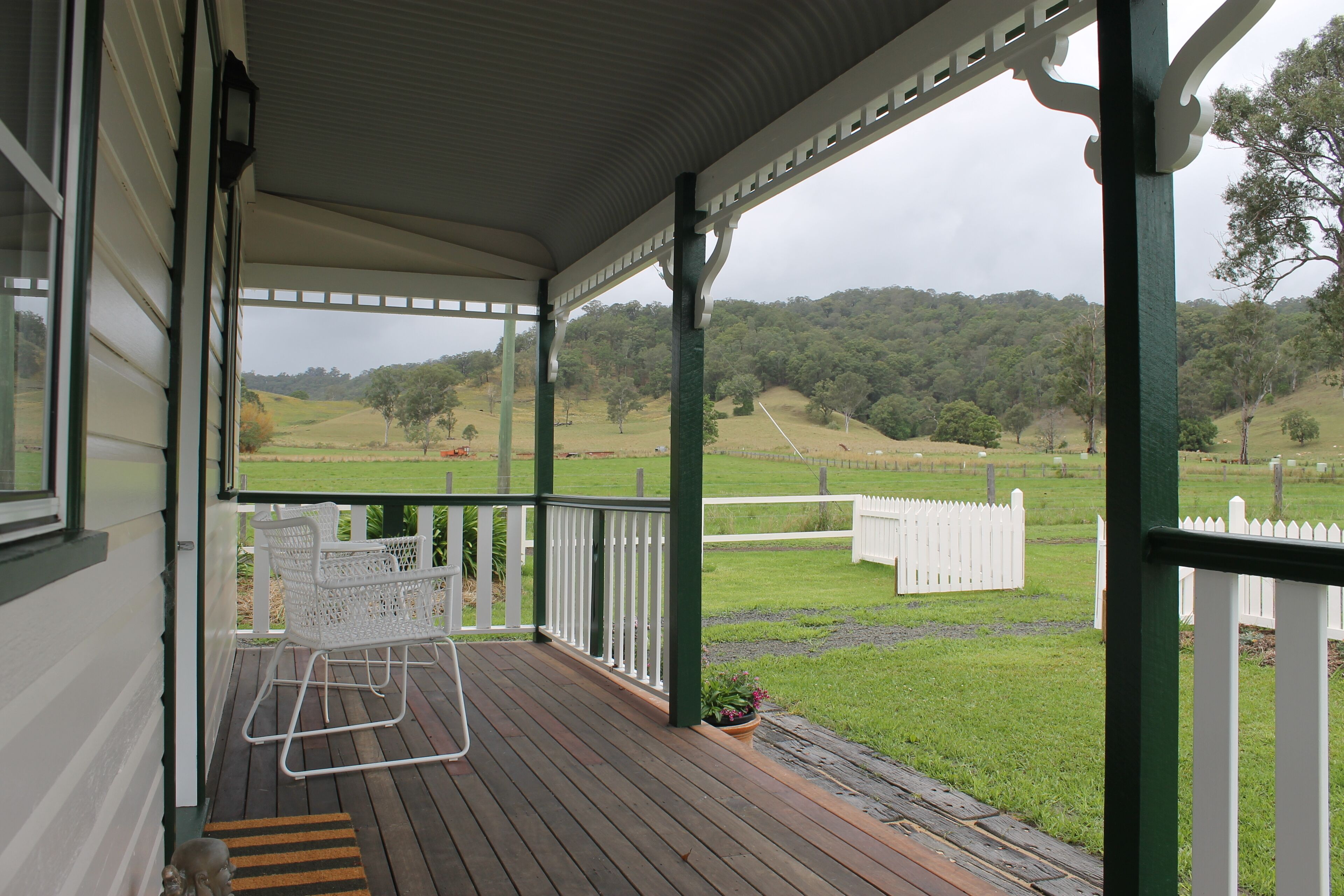The Dollhouse Cottage - Tranquil Country Retreat