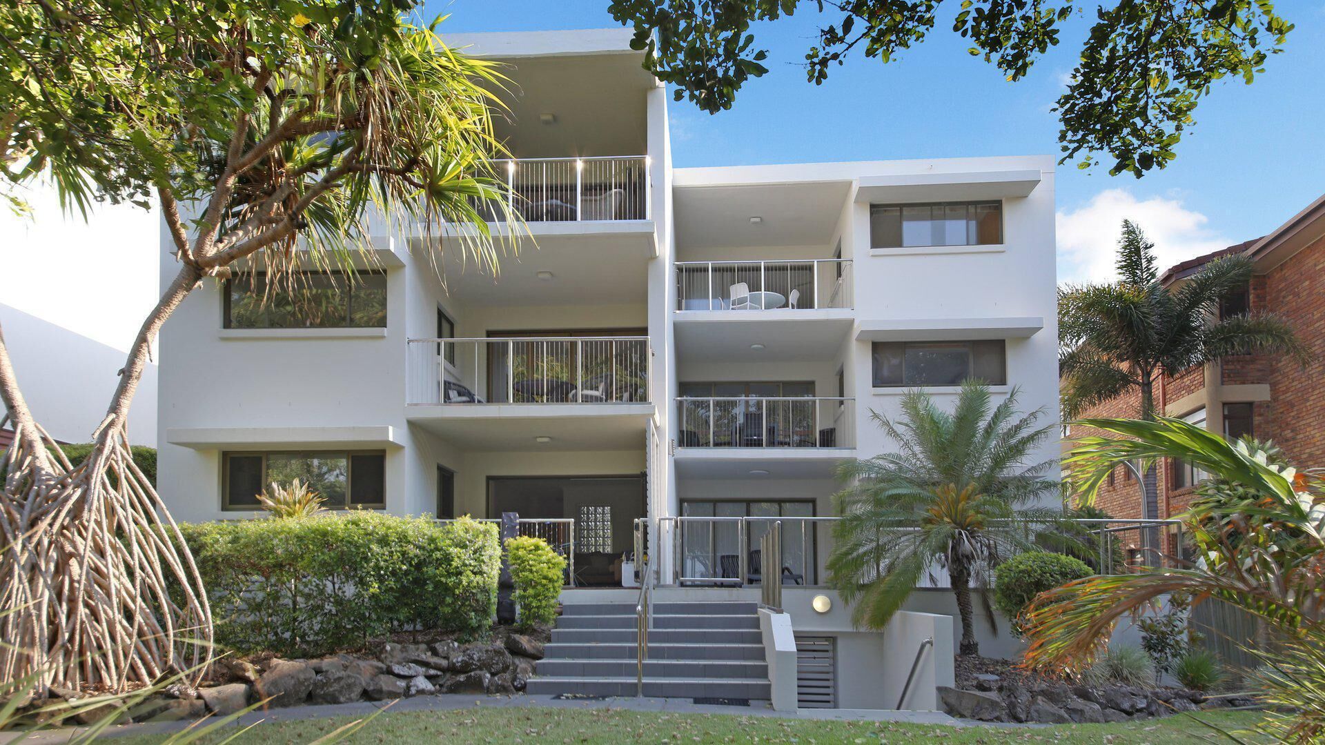 Windmill 3 - Three Bedroom Unit Located Opposite the Beach!