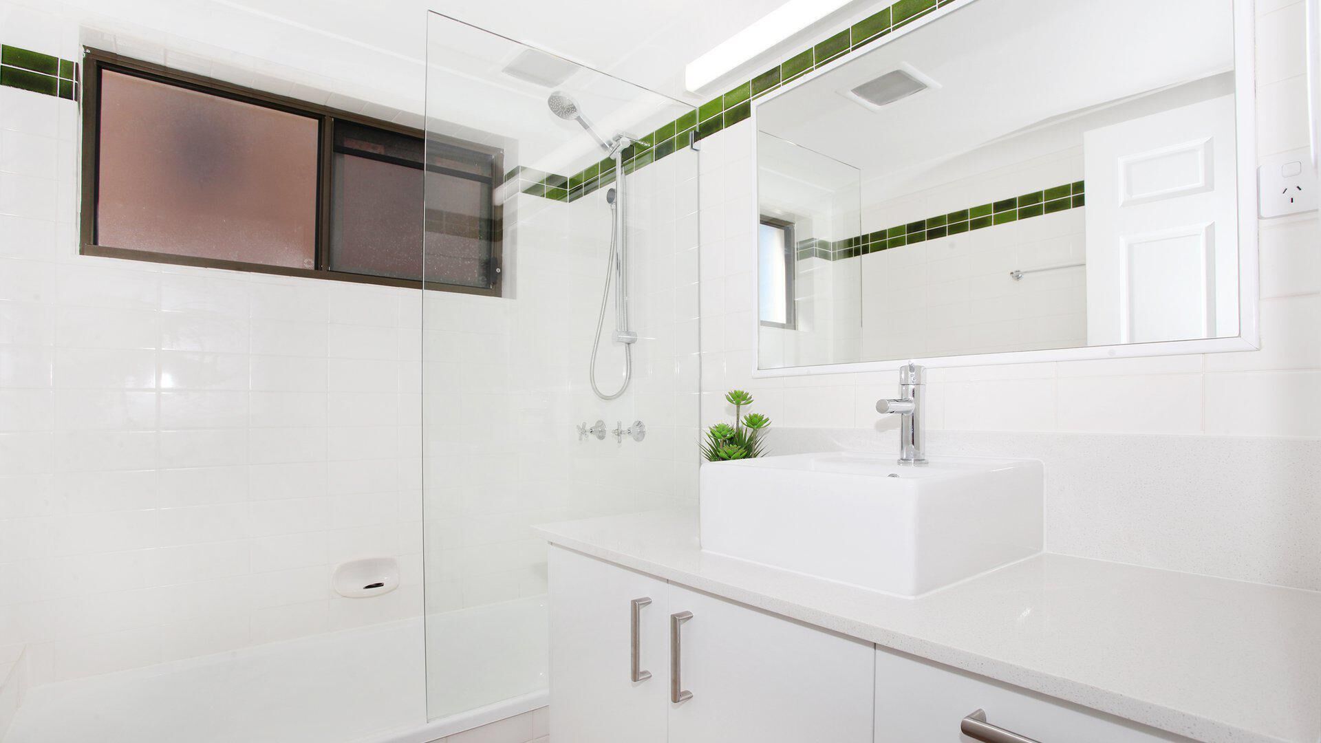 Windmill 3 - Three Bedroom Unit Located Opposite the Beach!