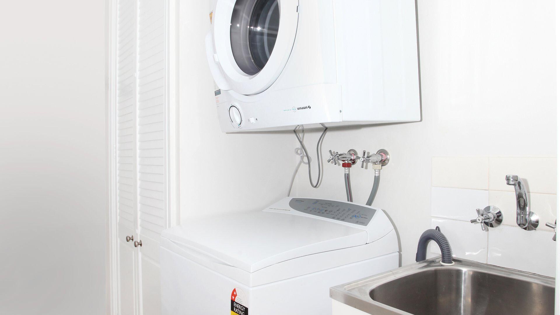 Windmill 3 - Three Bedroom Unit Located Opposite the Beach!