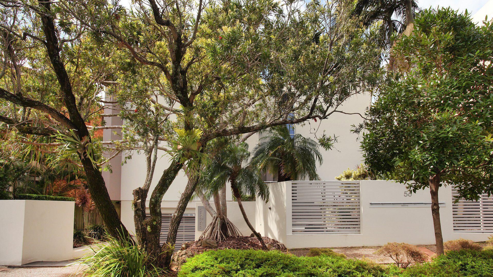 Windmill 3 - Three Bedroom Unit Located Opposite the Beach!