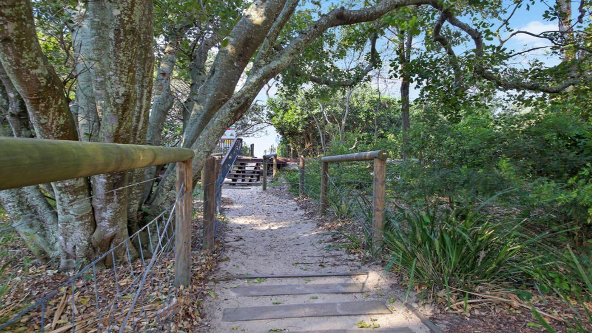 Windmill 3 - Three Bedroom Unit Located Opposite the Beach!