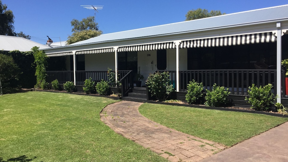 Classic Beach House Barwon Heads