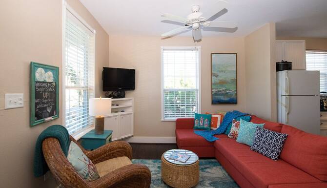 Sugar Shack Upper 2 Blocks From Beach Dog Friendly Private Porches Front And Back Free Parking In Galveston Tx Expedia