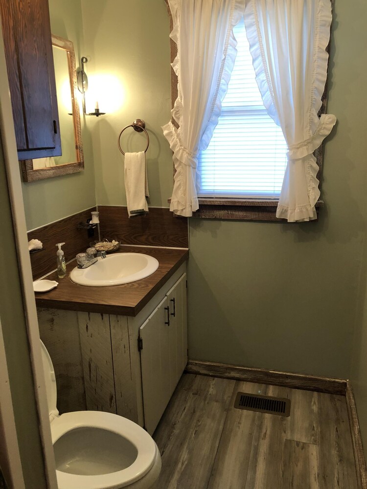 Ada's Camp (Historic Bath, NC Cottage- Pet friendly)