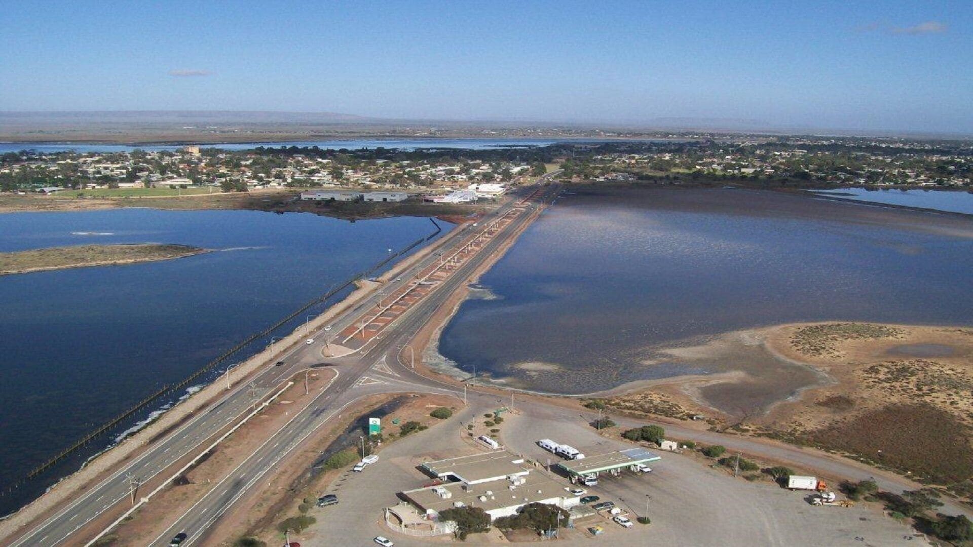 Cross Roads Travellers Rest Spa Bath Pet Friendly Purrfect