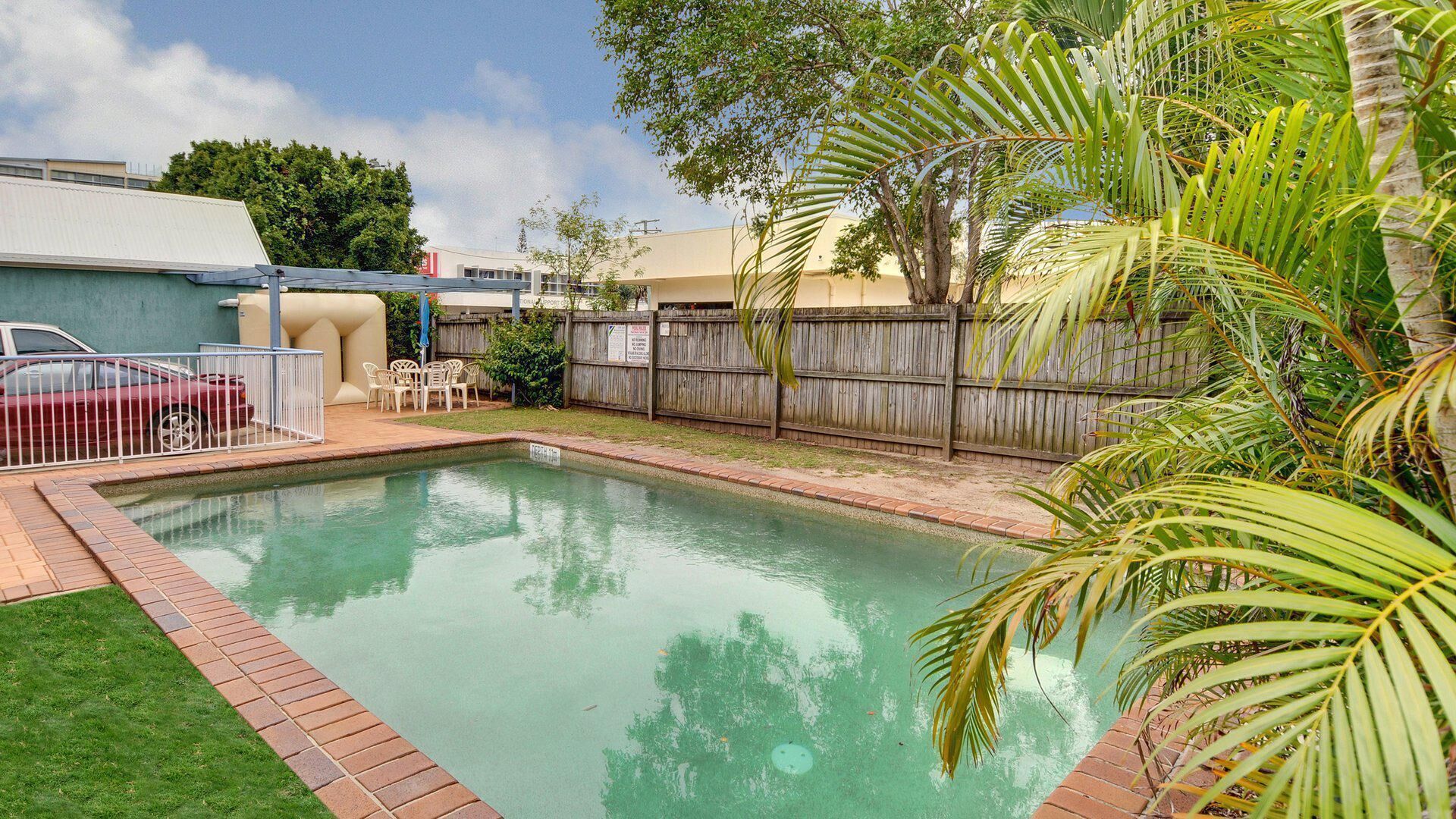 Mainsail 3 - 2 Bedroom unit 100 meters from the Beach!