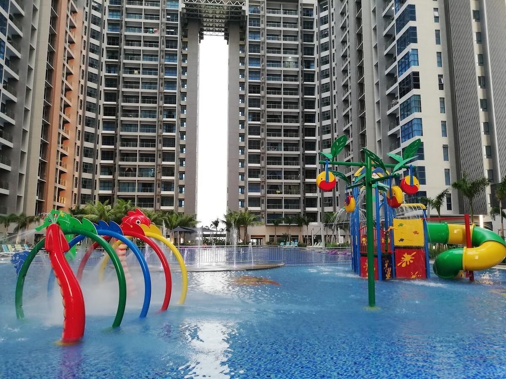 hmh atlantis family apartment big pool with splash malacca 2018