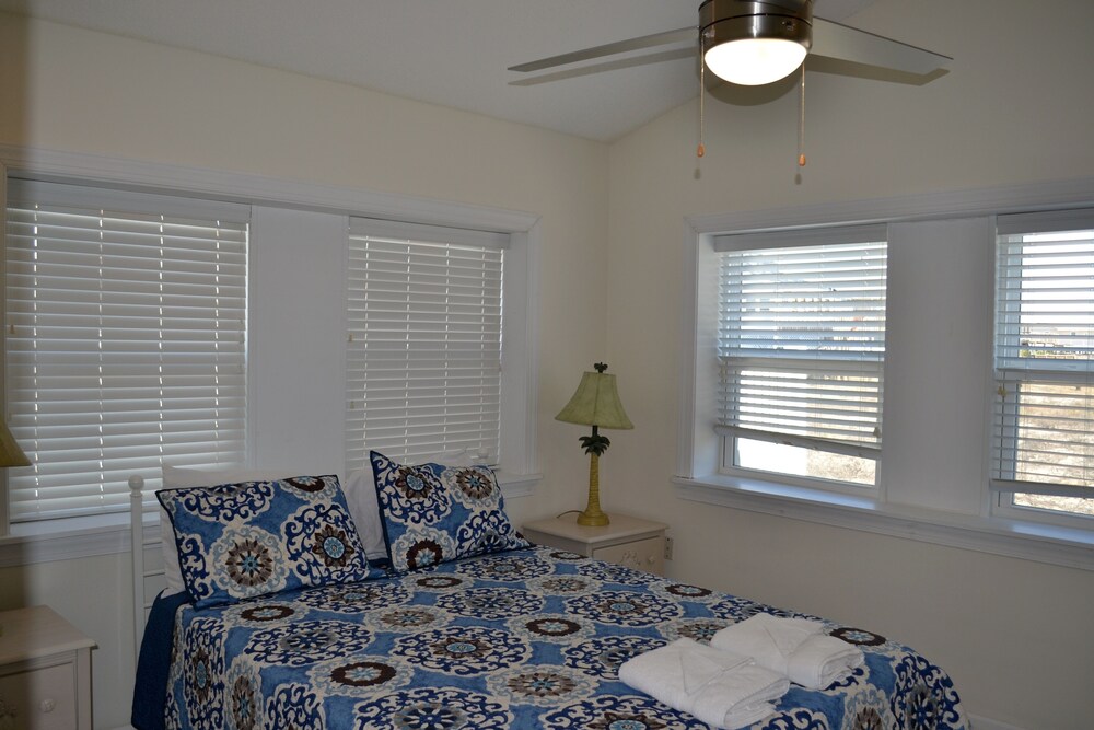 Room, BEACH BUM COTTAGES - STEPS FROM BEACH, INGROUND POOL, PERFECT LOCATION