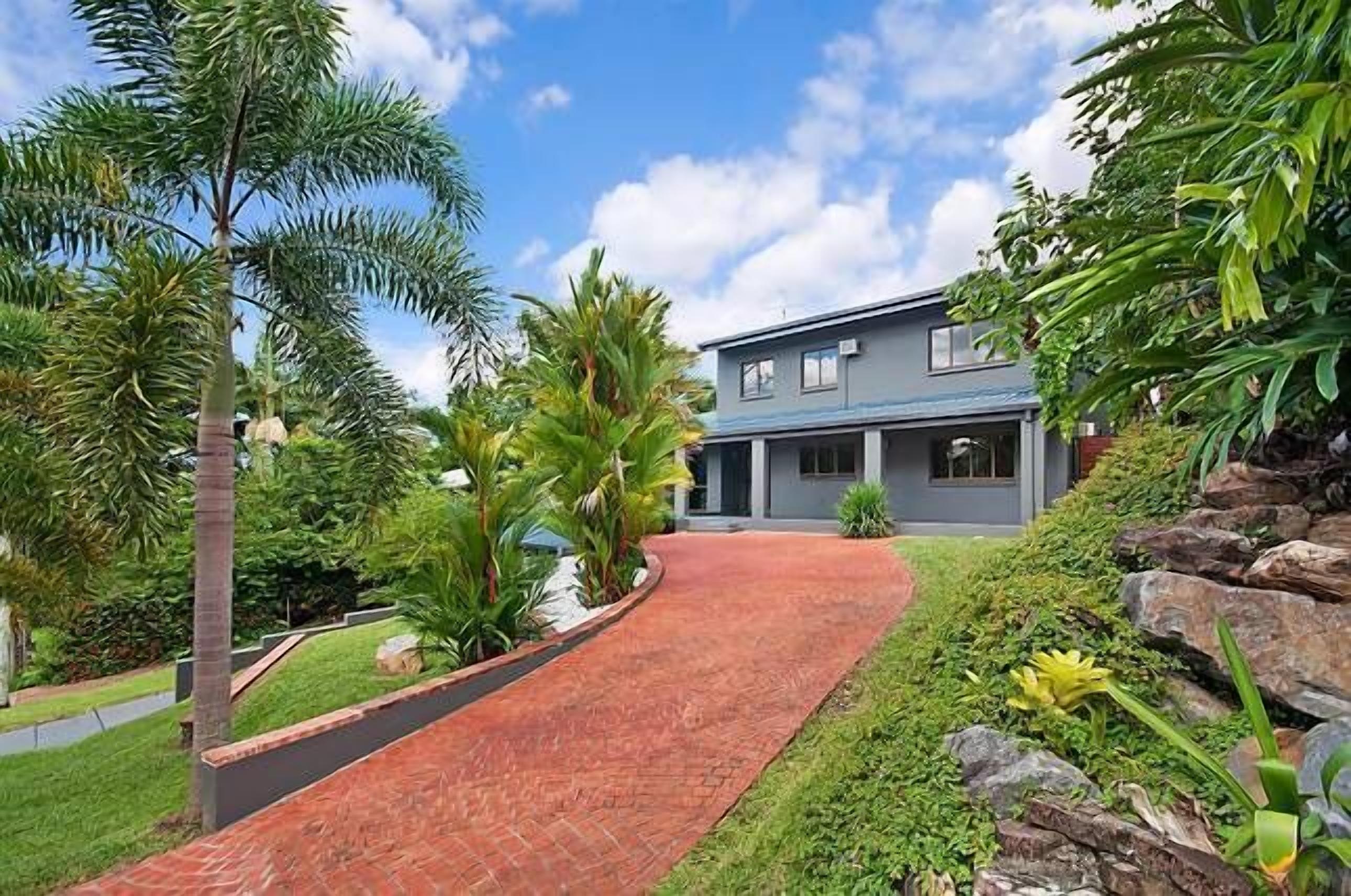 Majestic Elegant Large Family Home