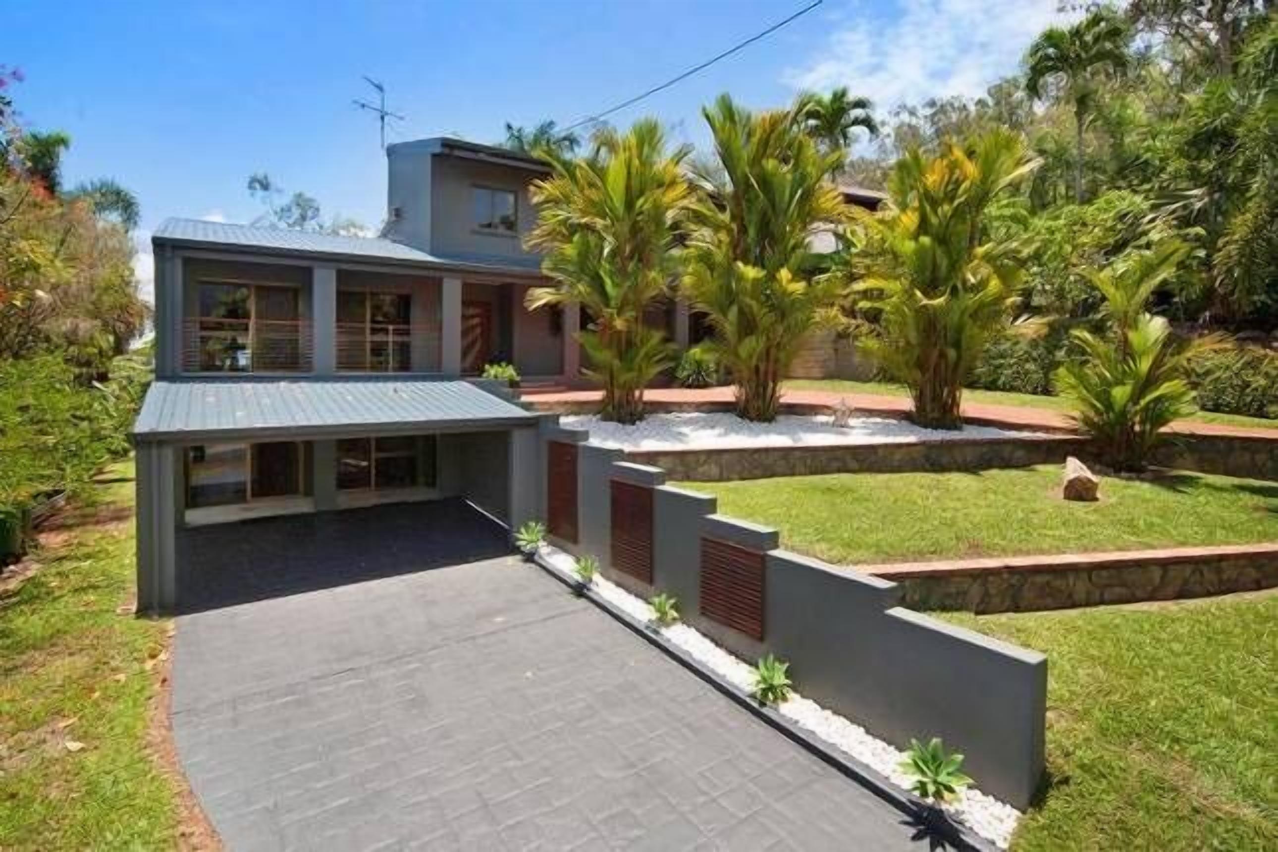 Majestic Elegant Large Family Home