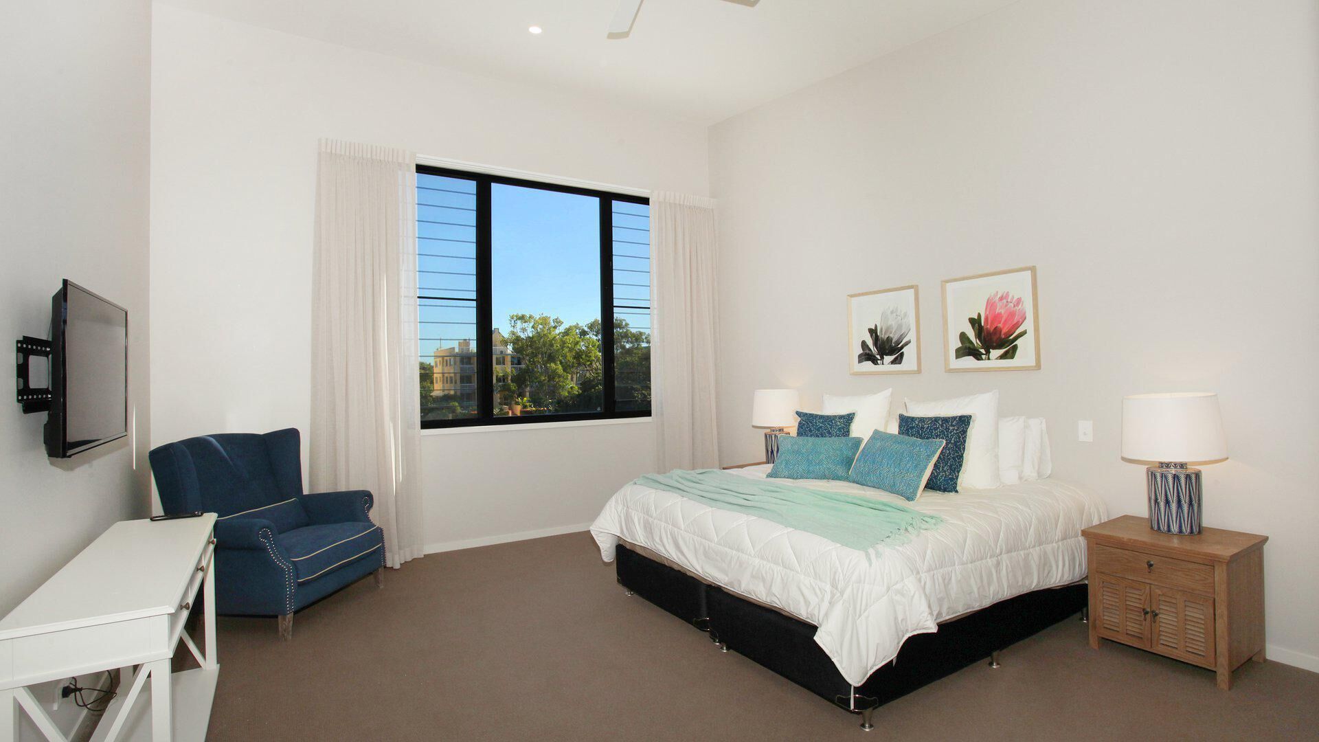 Culbara 23b - Modern 5 Bedroom Townhouse on Mooloolaba Canal with Pool + Pontoon + Aircon!