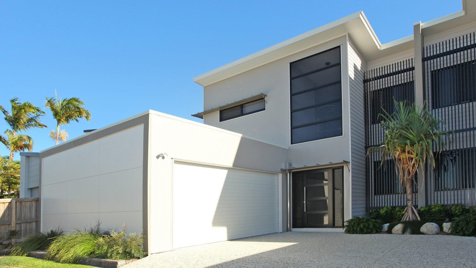 Culbara 23b - Modern 5 Bedroom Townhouse on Mooloolaba Canal with Pool + Pontoon + Aircon!