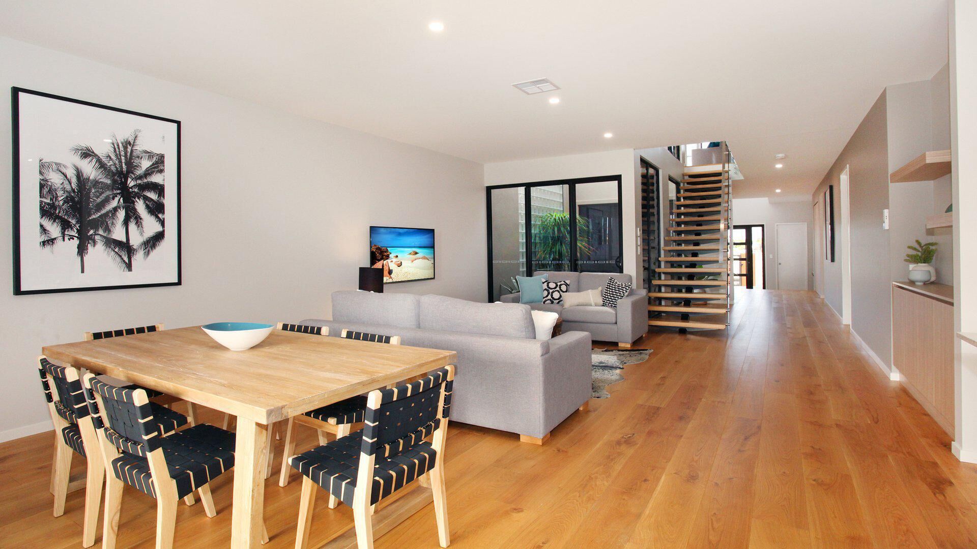 Culbara 23b - Modern 5 Bedroom Townhouse on Mooloolaba Canal with Pool + Pontoon + Aircon!