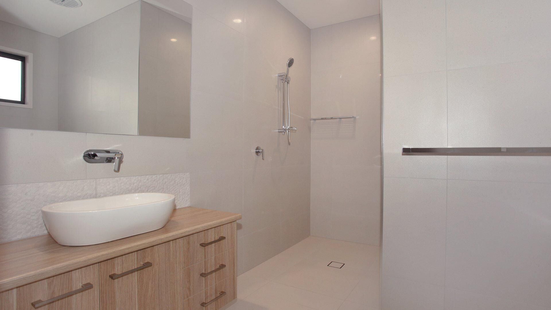 Culbara 23b - Modern 5 Bedroom Townhouse on Mooloolaba Canal with Pool + Pontoon + Aircon!