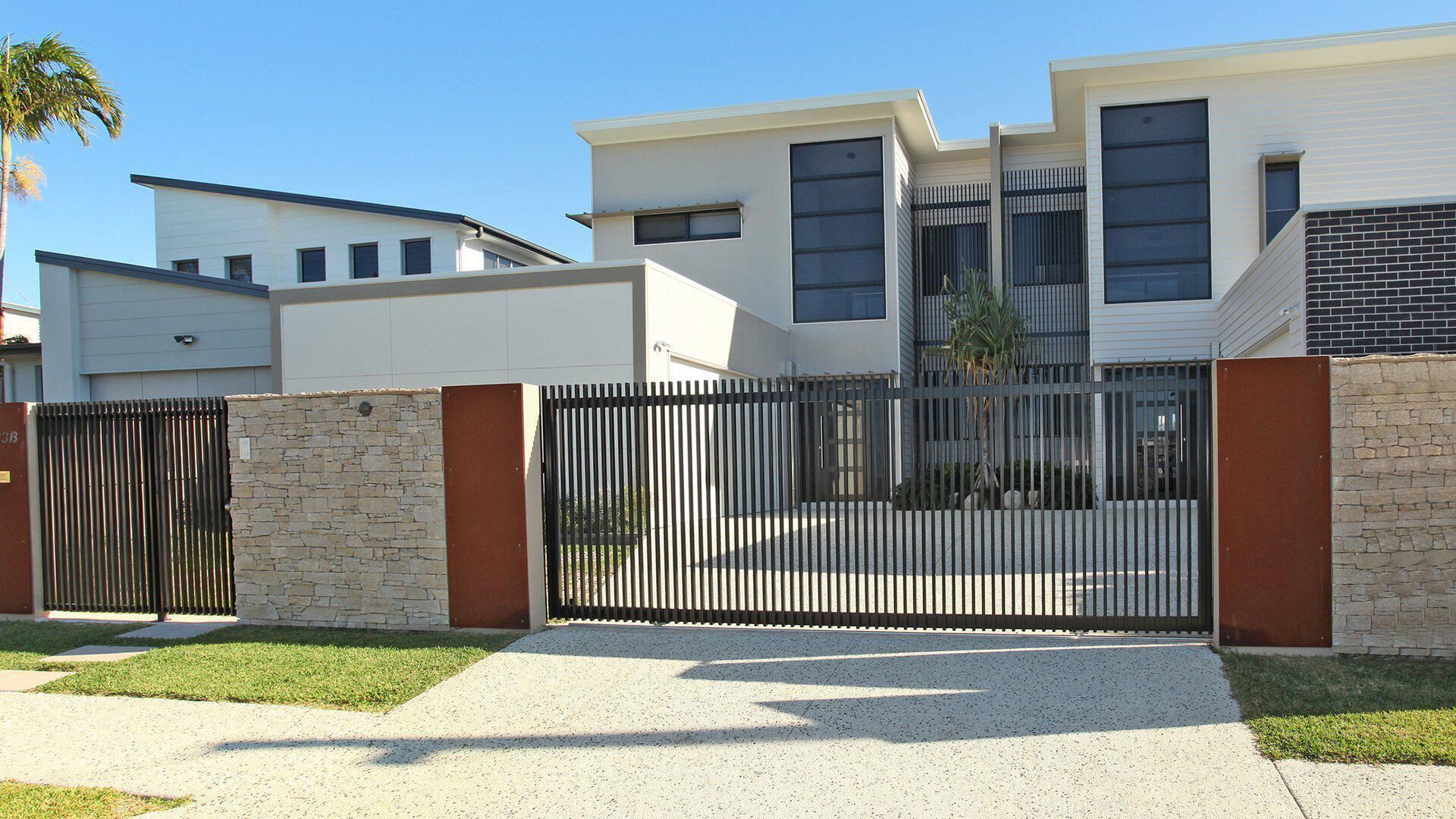 Culbara 23b - Modern 5 Bedroom Townhouse on Mooloolaba Canal with Pool + Pontoon + Aircon!