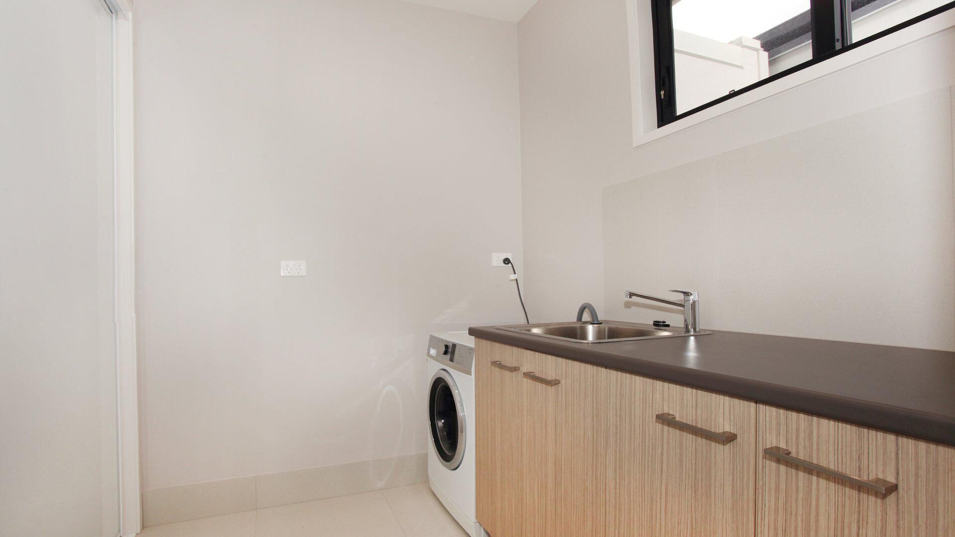 Culbara 23b - Modern 5 Bedroom Townhouse on Mooloolaba Canal with Pool + Pontoon + Aircon!