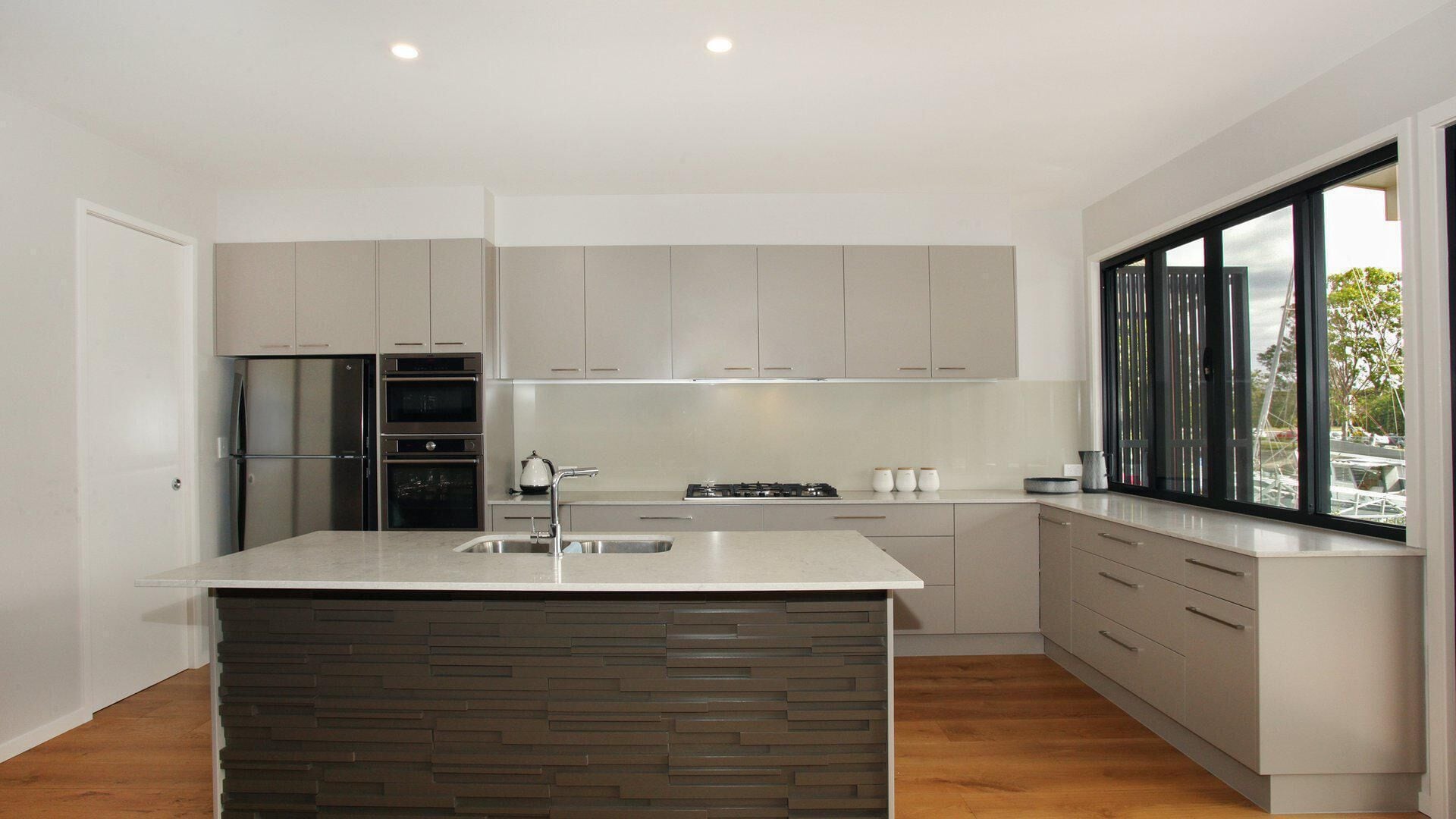 Culbara 23b - Modern 5 Bedroom Townhouse on Mooloolaba Canal with Pool + Pontoon + Aircon!