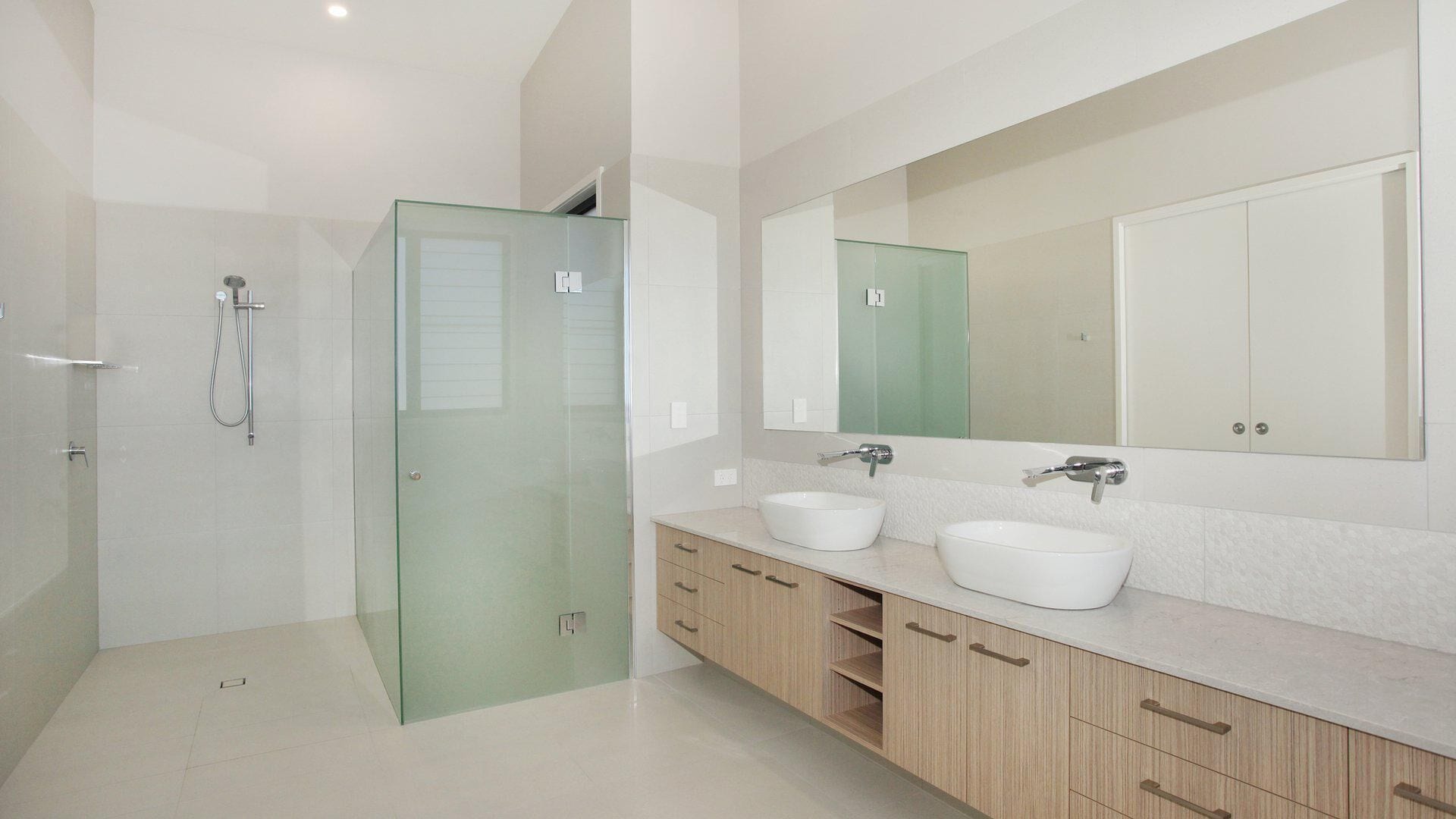 Culbara 23b - Modern 5 Bedroom Townhouse on Mooloolaba Canal with Pool + Pontoon + Aircon!