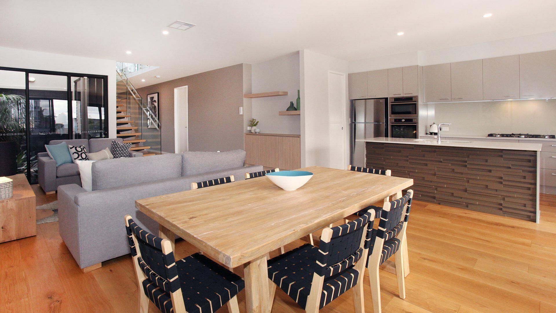 Culbara 23b - Modern 5 Bedroom Townhouse on Mooloolaba Canal with Pool + Pontoon + Aircon!