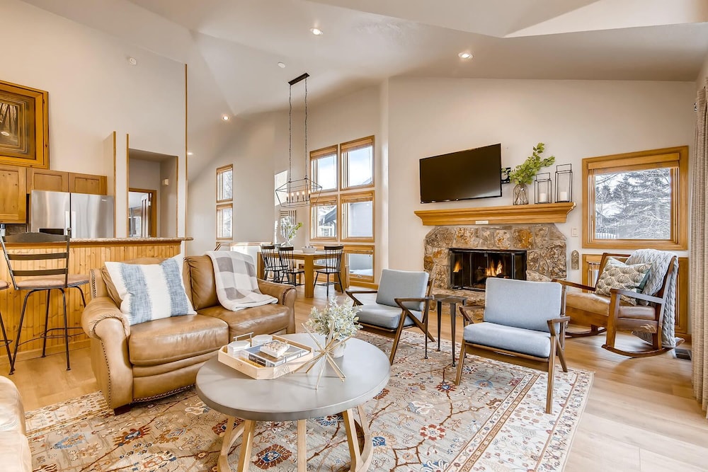 3BR Townhome Walk to Lifts/Main St Private Hot Tub Breckenridge