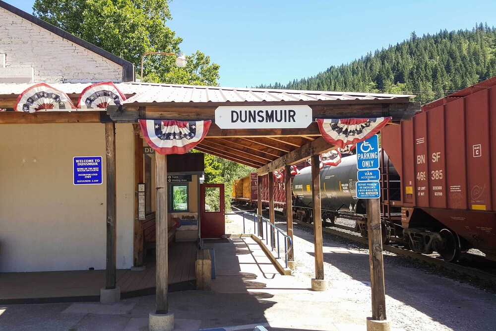 'Sawadee Guest House' ~16 Mi to Mt Shasta Ski Park