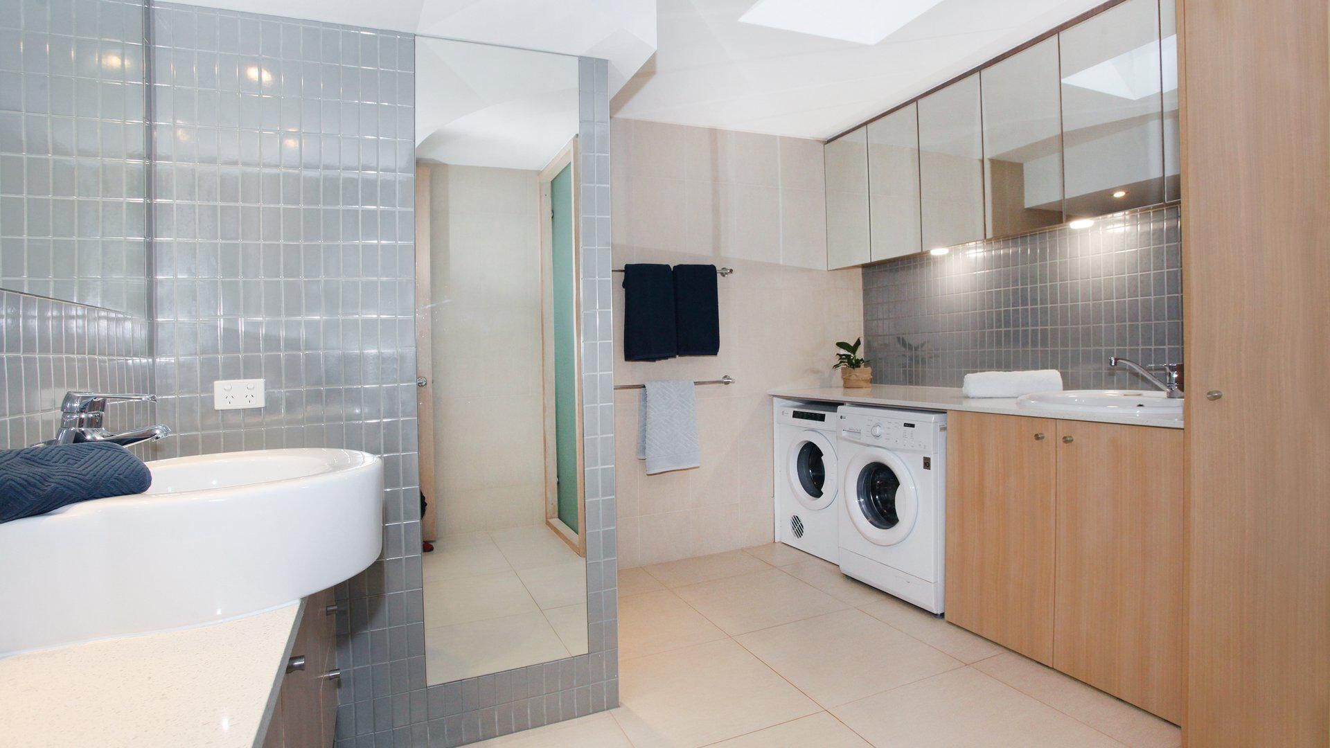 Jedda Unit 5 - 3 Bedroom with Private Rooftop Spa+Bbq and FREE WIFI!