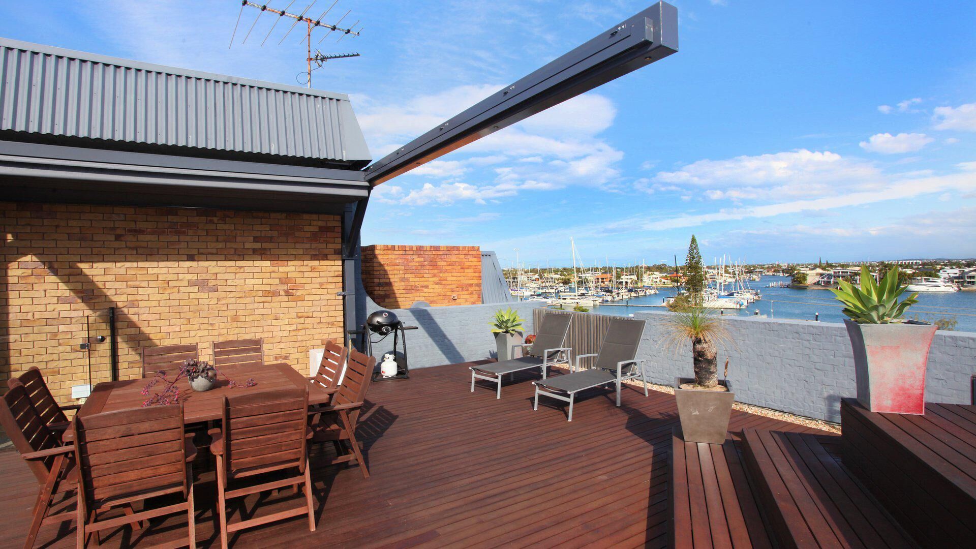 Jedda Unit 5 - 3 Bedroom with Private Rooftop Spa+Bbq and FREE WIFI!