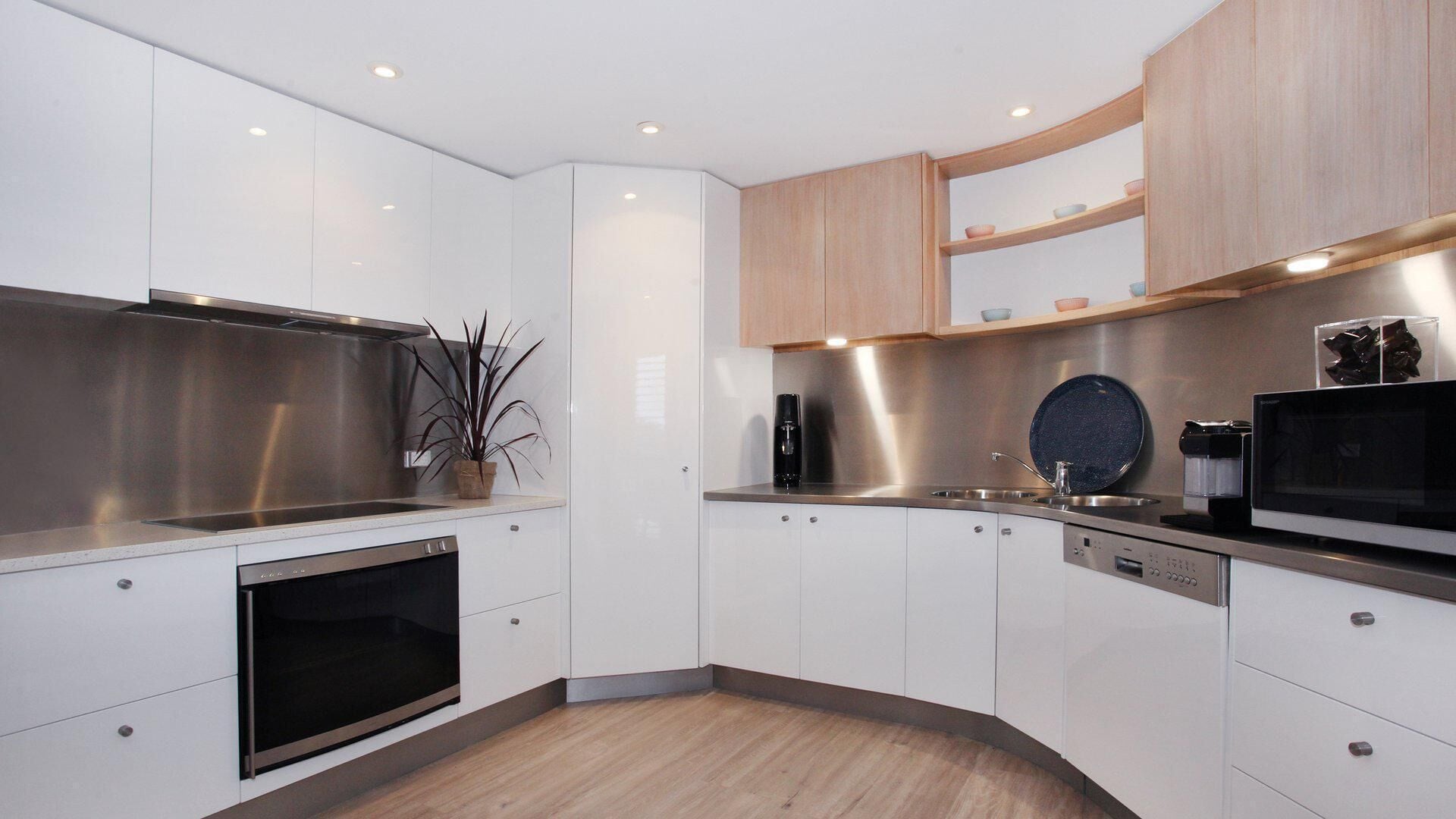 Jedda Unit 5 - 3 Bedroom with Private Rooftop Spa+Bbq and FREE WIFI!