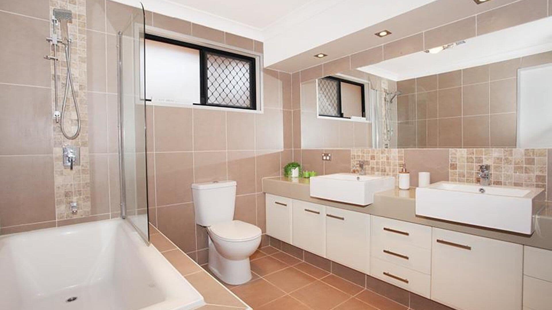 Coorumbong 16 - Five Bedroom House in Mooloolaba w/ Pool + Wifi and Private Pontoon