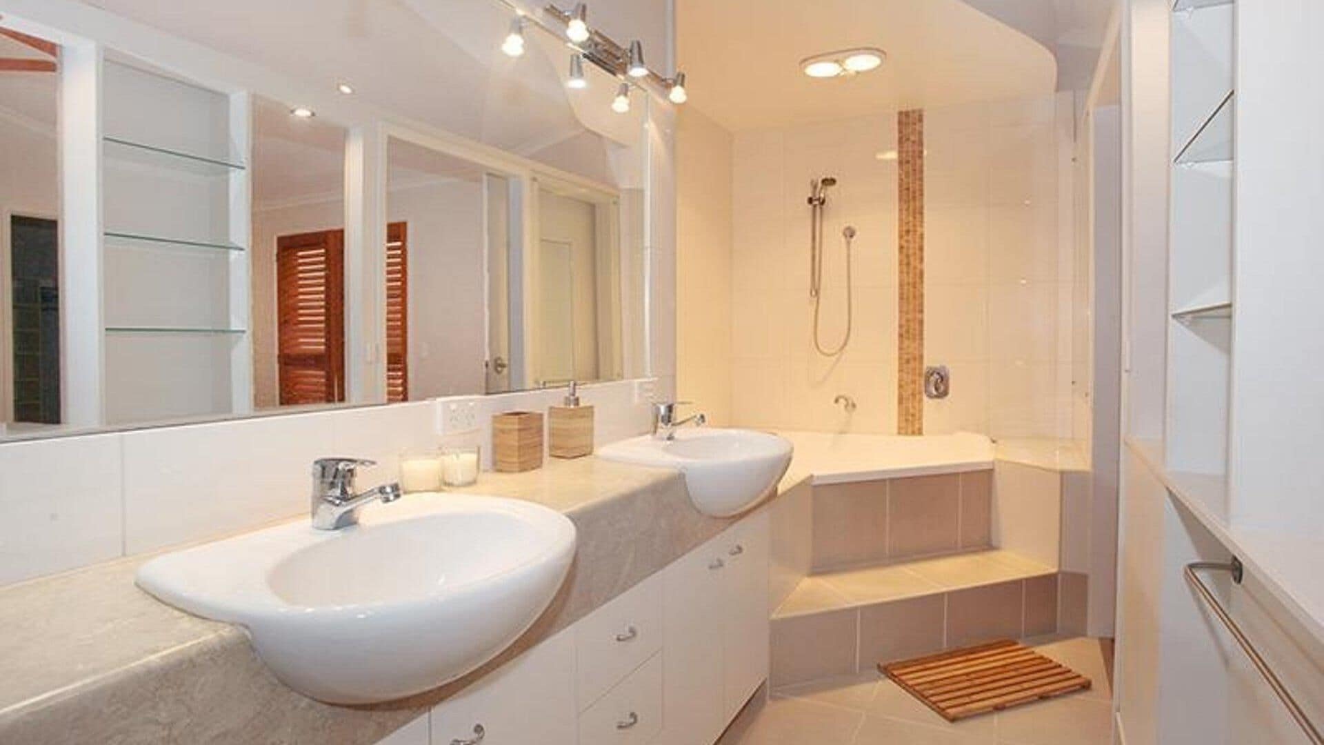 Coorumbong 16 - Five Bedroom House in Mooloolaba w/ Pool + Wifi and Private Pontoon