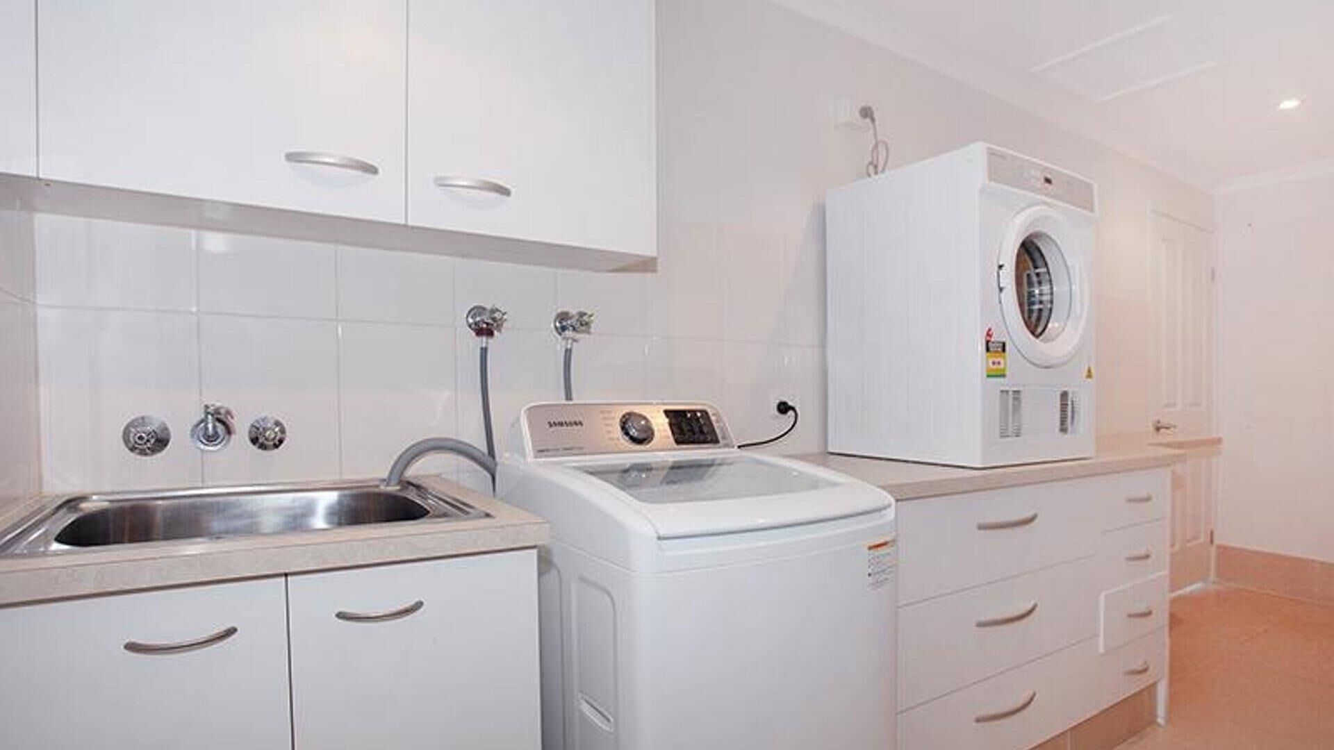 Coorumbong 16 - Five Bedroom House in Mooloolaba w/ Pool + Wifi and Private Pontoon