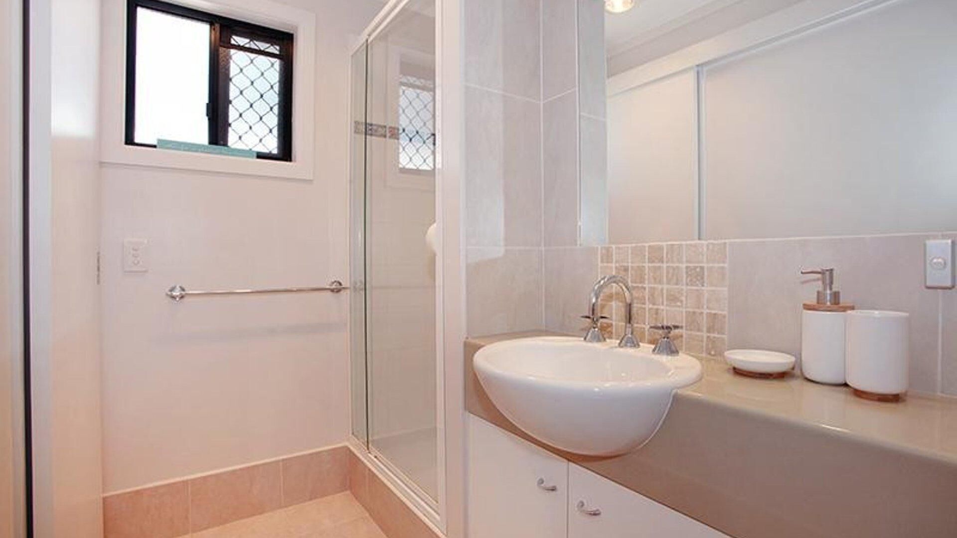 Coorumbong 16 - Five Bedroom House in Mooloolaba w/ Pool + Wifi and Private Pontoon