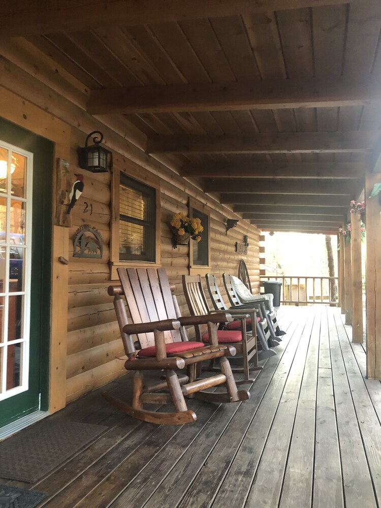  Branson MO Log Cabin Private Porch Quiet Mtn. Forest View Above Lake, Handicap 