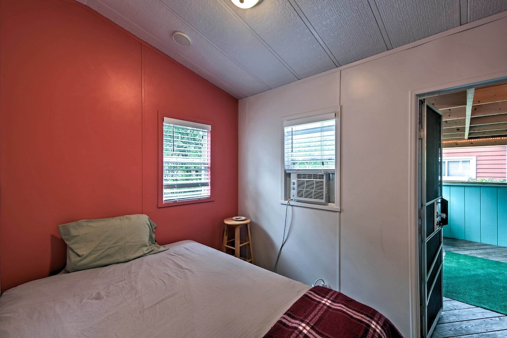 Cozy Middle Bass Cabin w/ Grill & Lagoon Access! Middle Bass Island