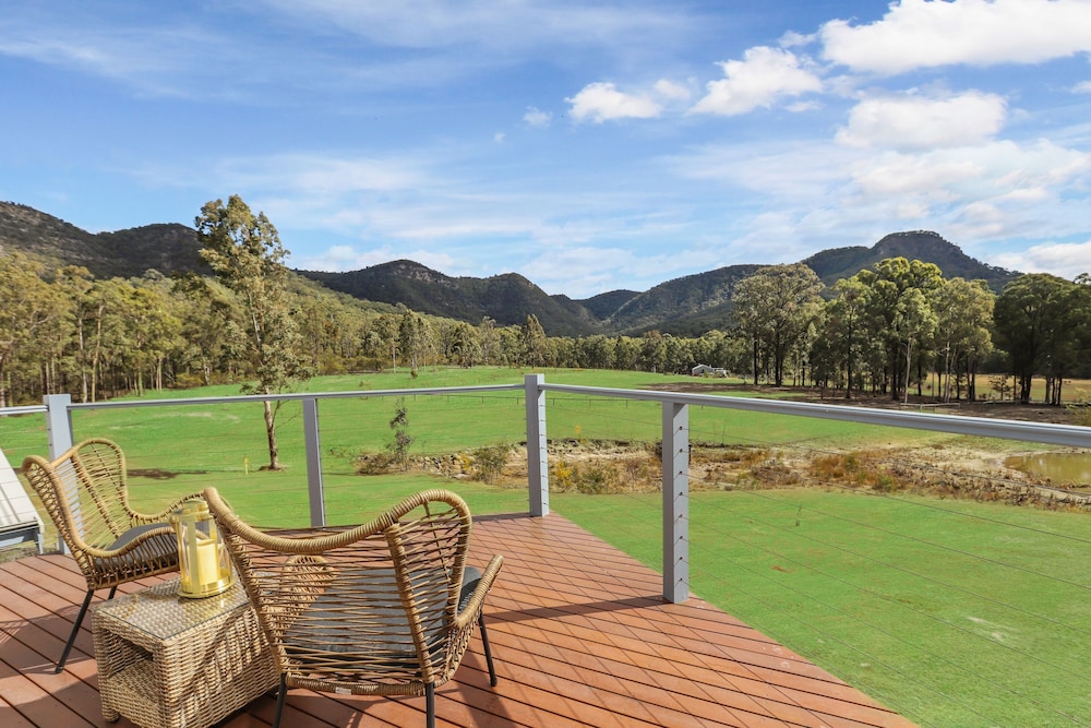 Brokenback Views Country Estate